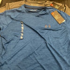 Sz M New Under Armour Heat Gear Shirts